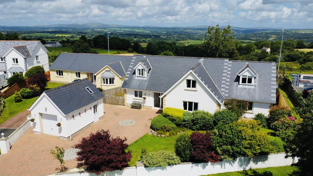 Property photo 2 of 29 Externally