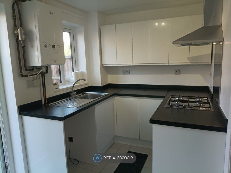 Property photo 3 of 13 Kitchen