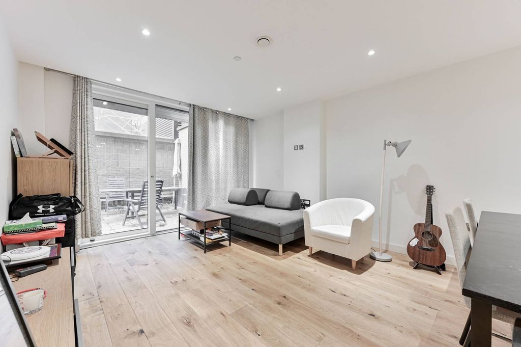 Property photo 2 of 11
