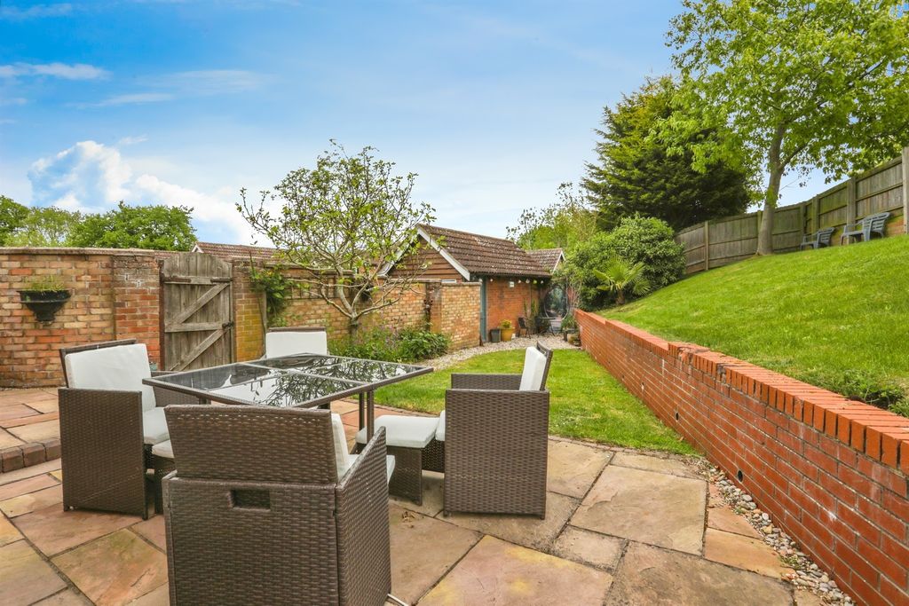 Property photo 2 of 18