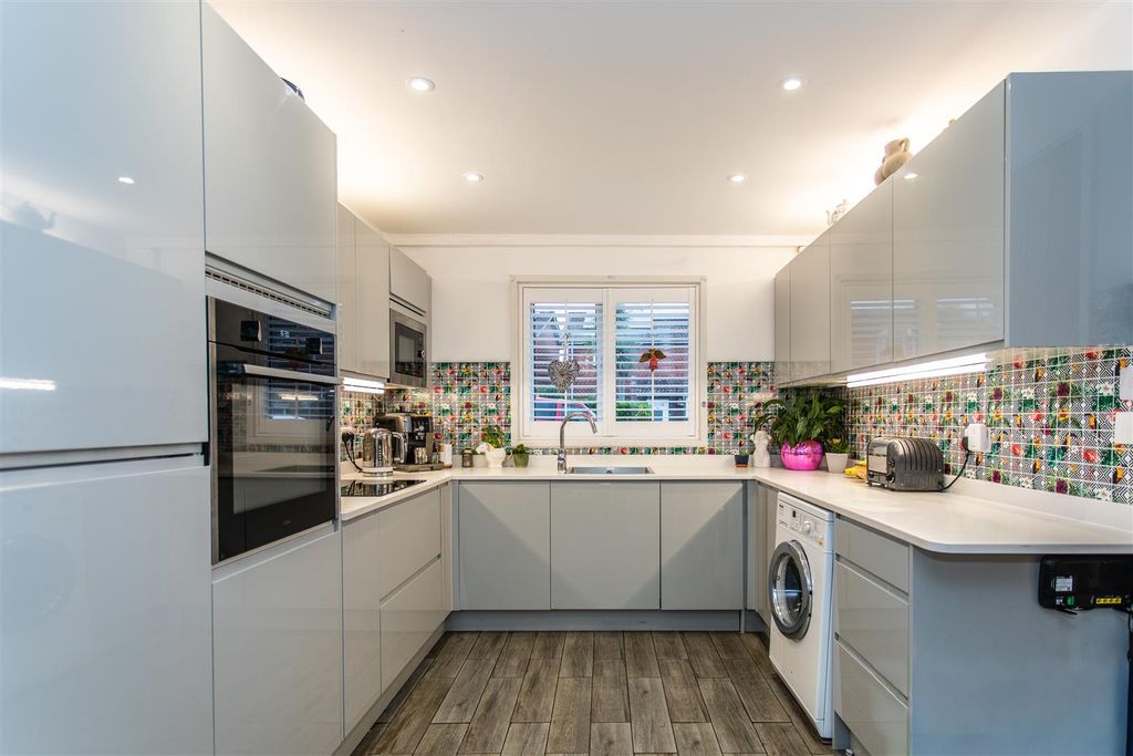 Property photo 2 of 22