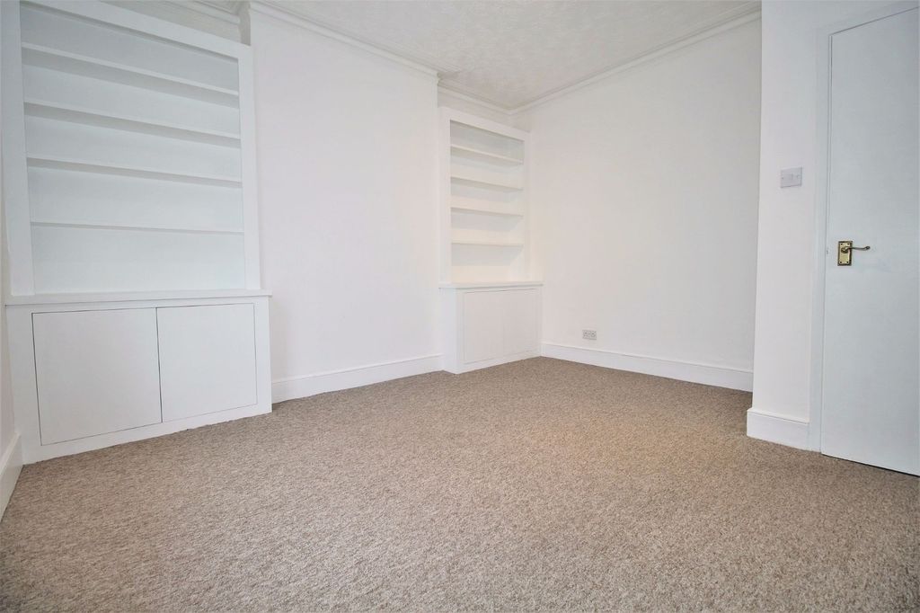 Property photo 3 of 5 Bedroom