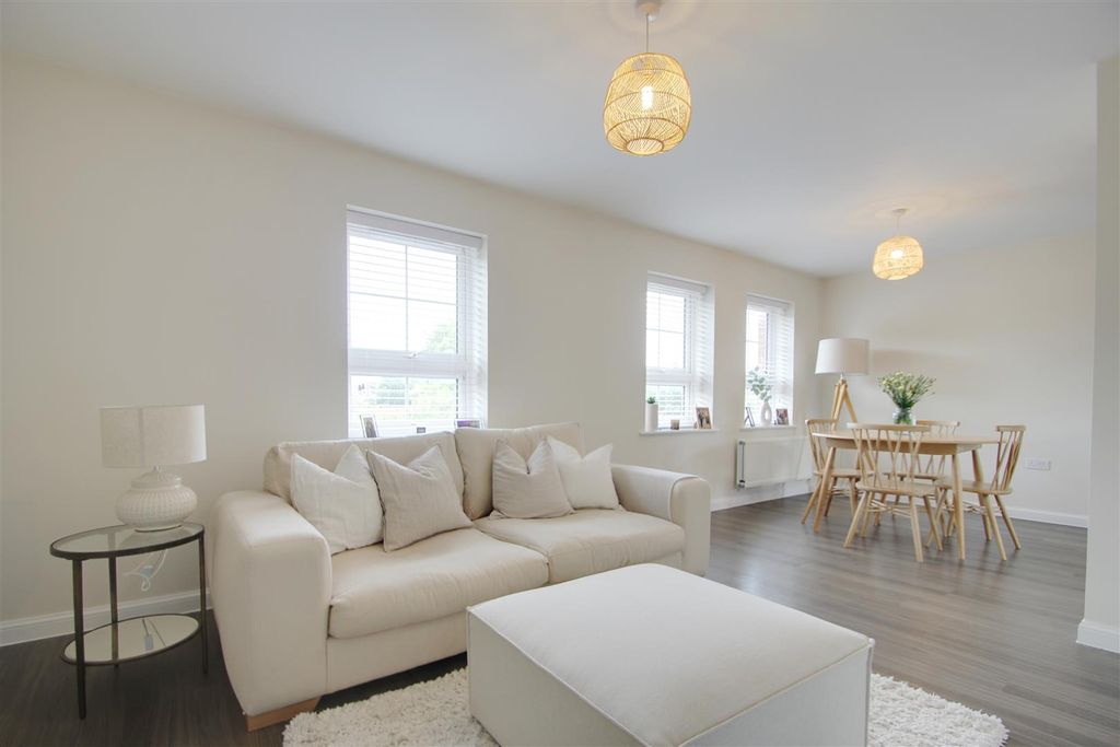 Property photo 3 of 14 Lounge Diner