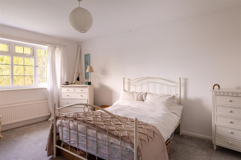 Additional image 15 of 4 bed detached house for saleYardley Close, Reigate RH2