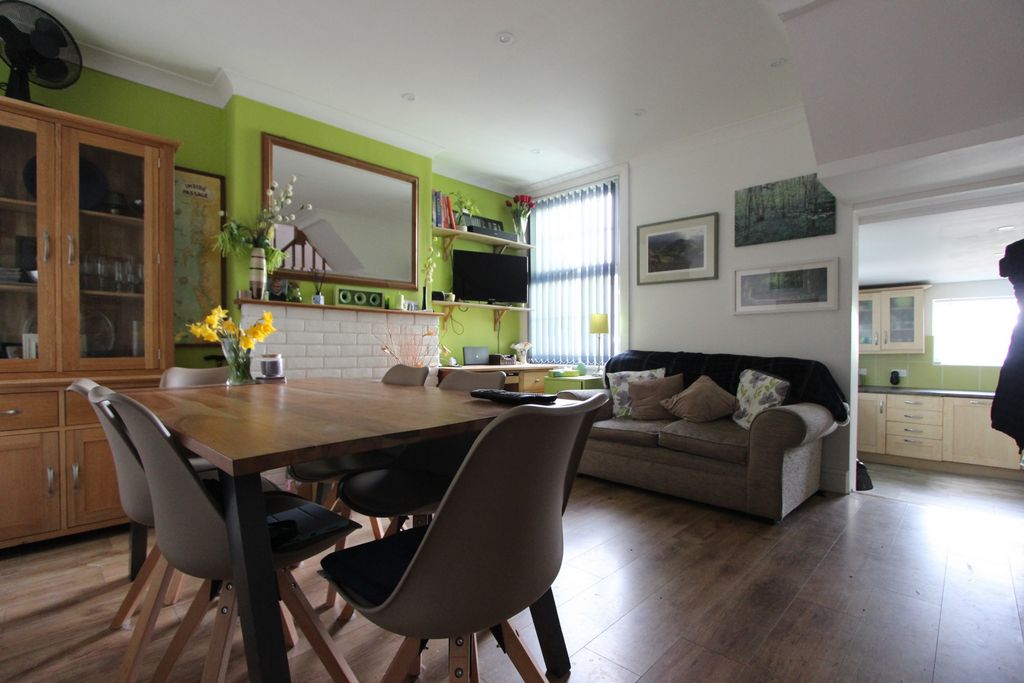 Property photo 3 of 13 Photo 13