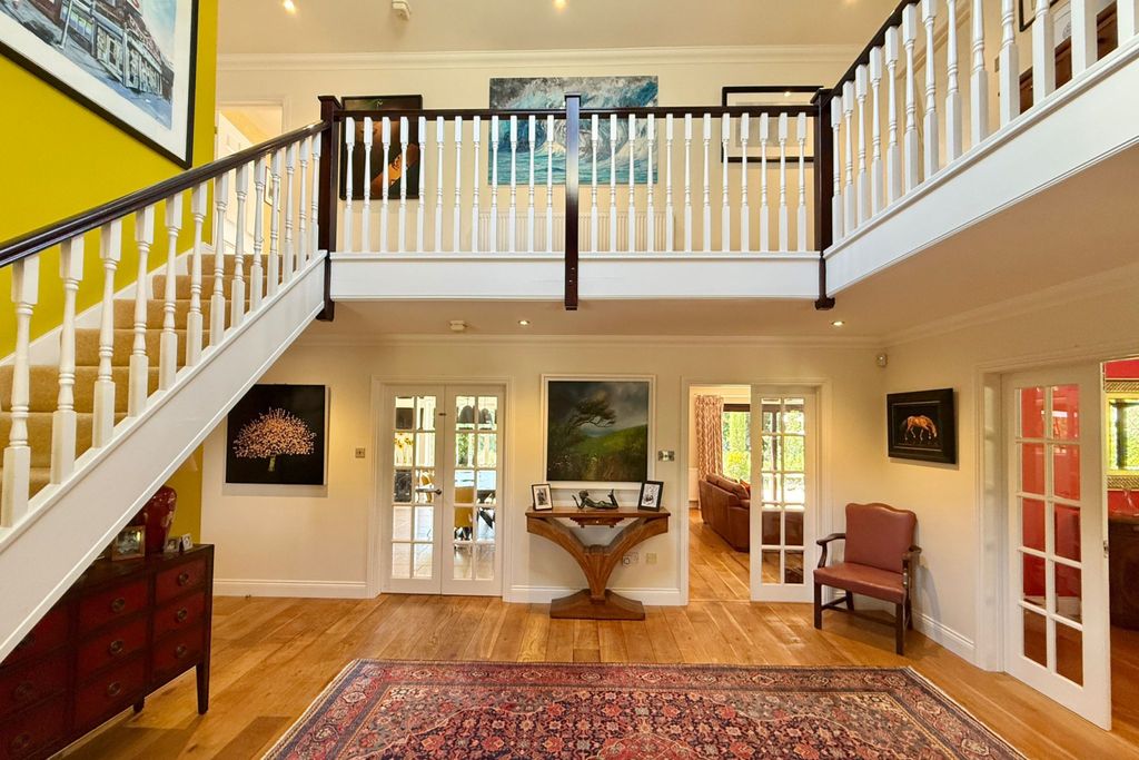 Property photo 2 of 34 Gallery