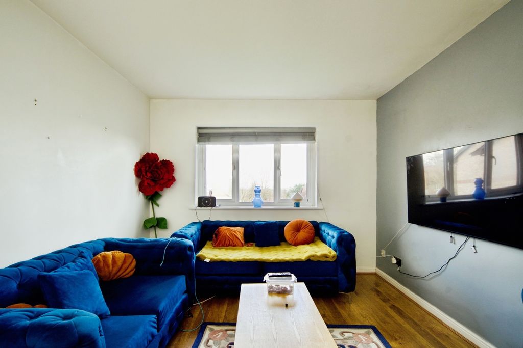 Property photo 3 of 16 Pbox-Img.Jpg