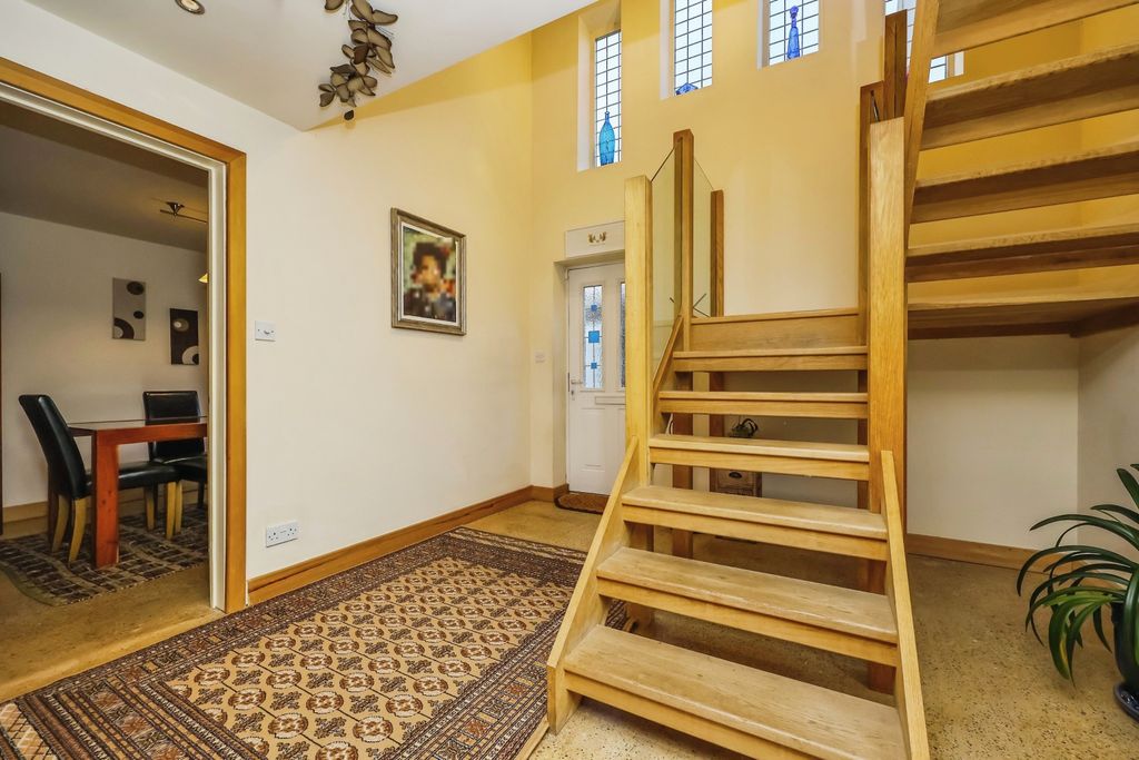 Property photo 3 of 15 Entrance Hall