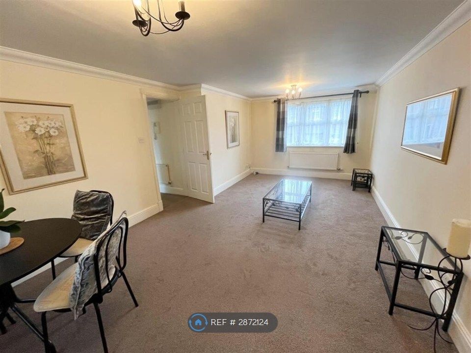 Property photo 3 of 9 Lounge