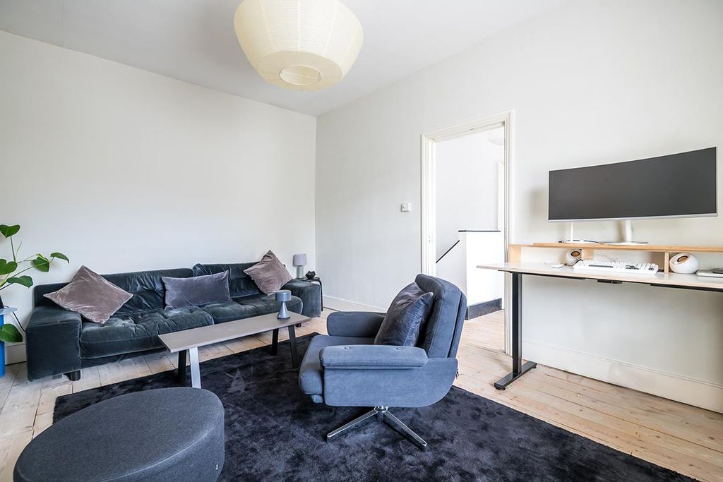 Property photo 3 of 12 Cambria Road-3.Jpg