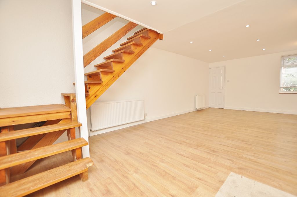 Property photo 3 of 7 Photo 03