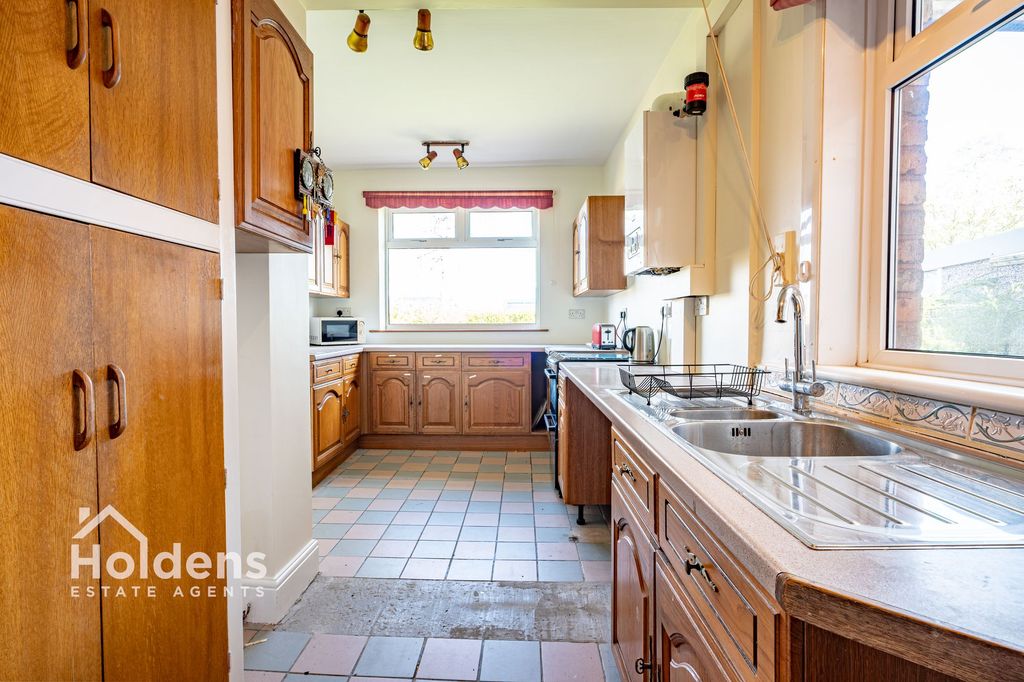 Property photo 3 of 25