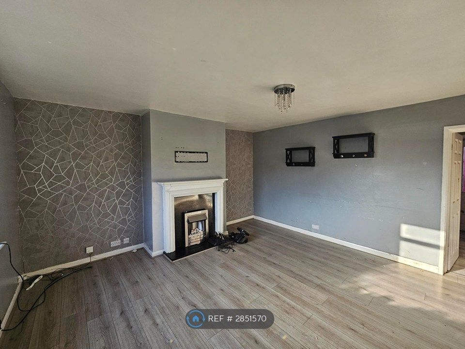 Property photo 3 of 6 Living Room