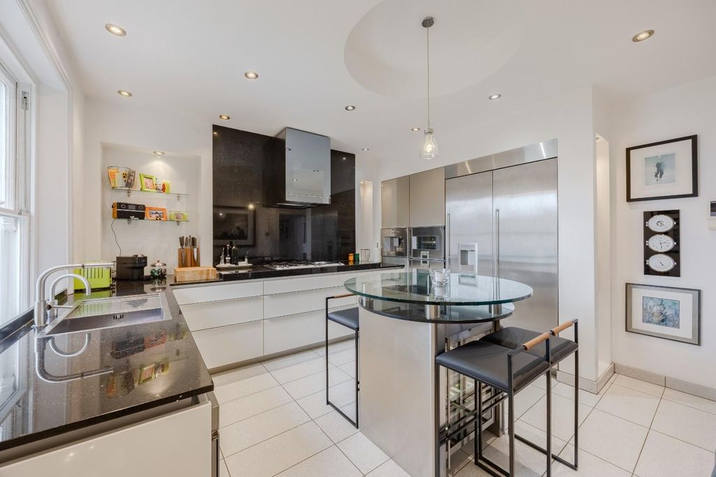 Property photo 3 of 43 Kitchen