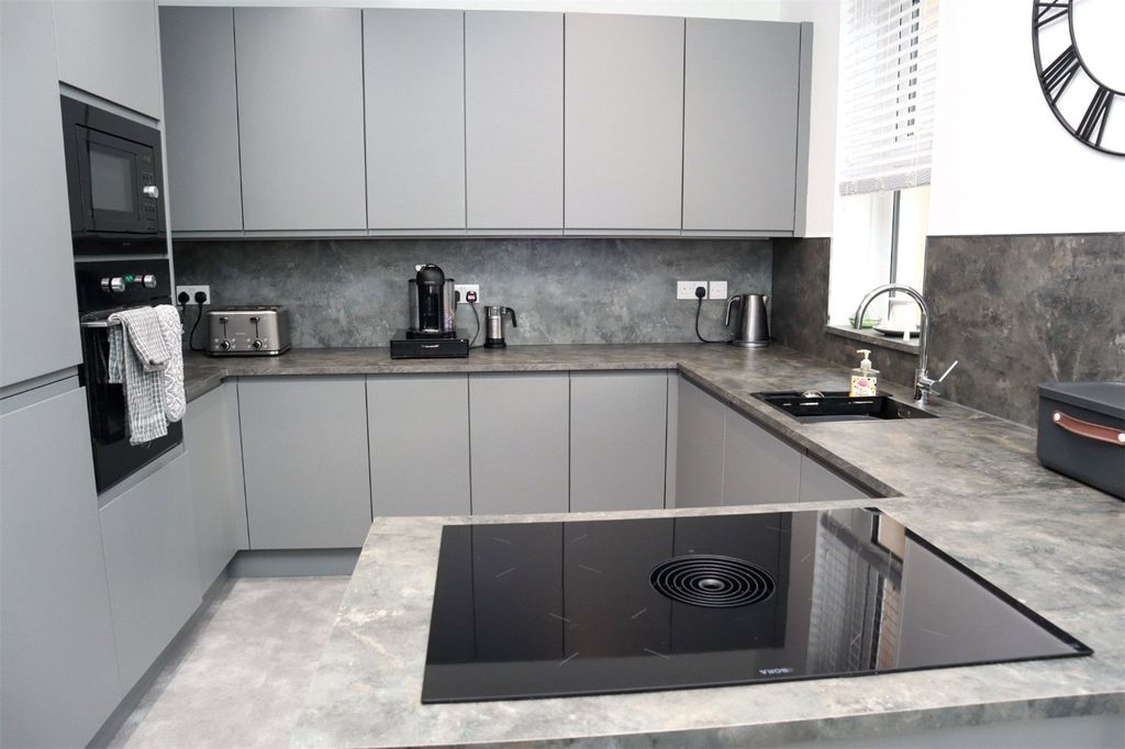 Property photo 2 of 20 Kitchen