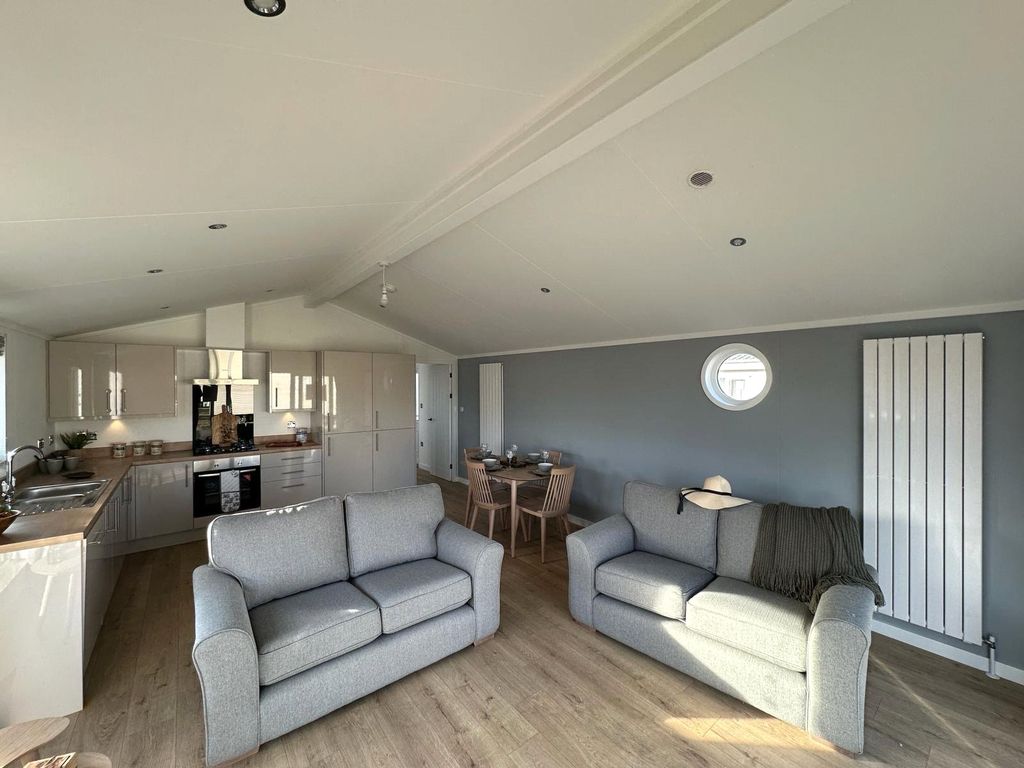 Property photo 2 of 10 Living Space