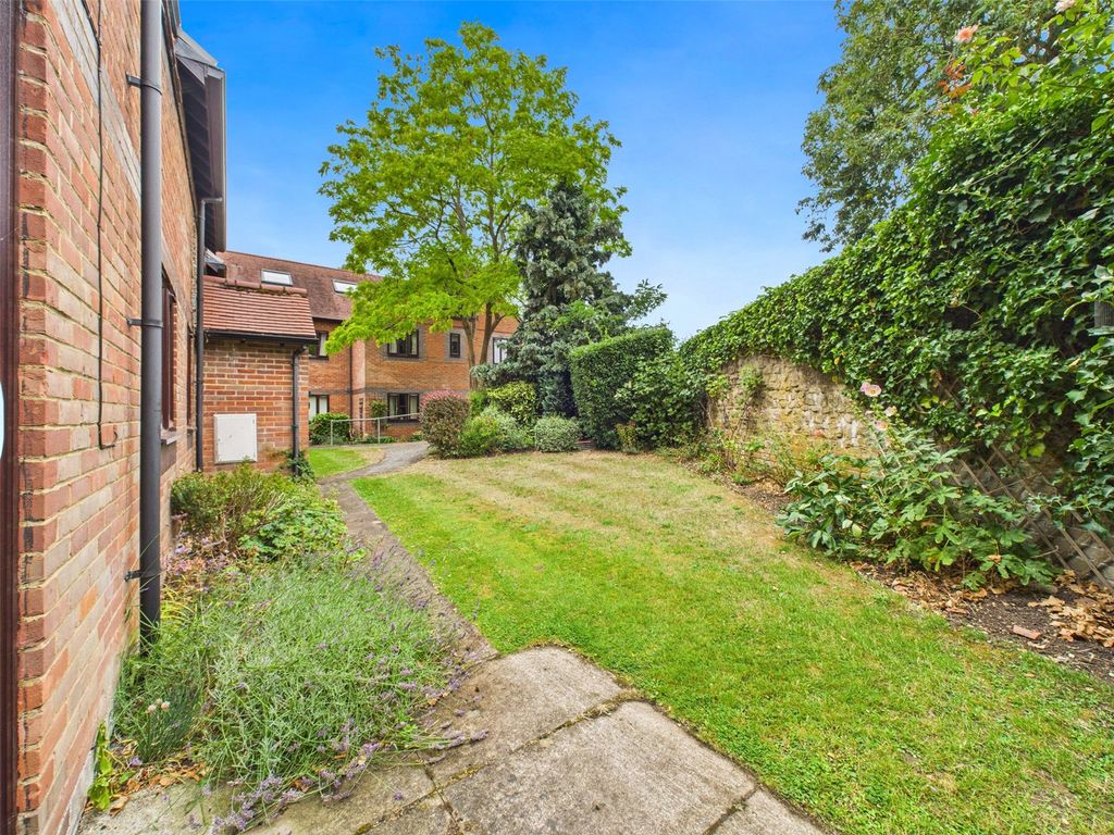 Property photo 3 of 12 Communal Garden