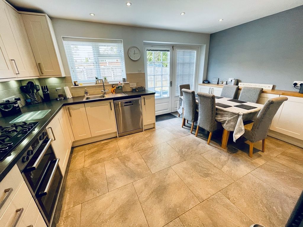 Property photo 2 of 21 Kitchen/Breakfast Room