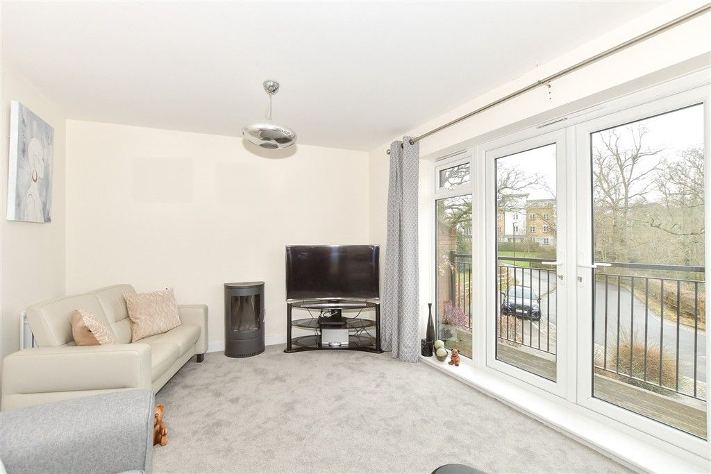 Property photo 2 of 16 Lounge.