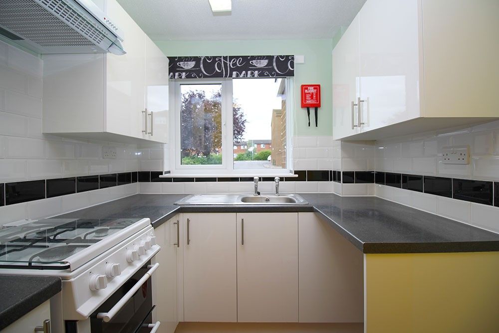 Property photo 2 of 11 Kitchen