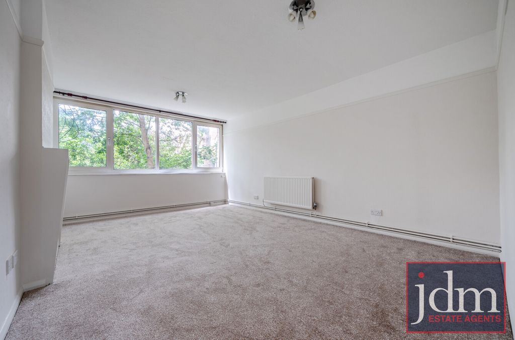 Property photo 2 of 13 62759Ac3-8Eae-4B3...