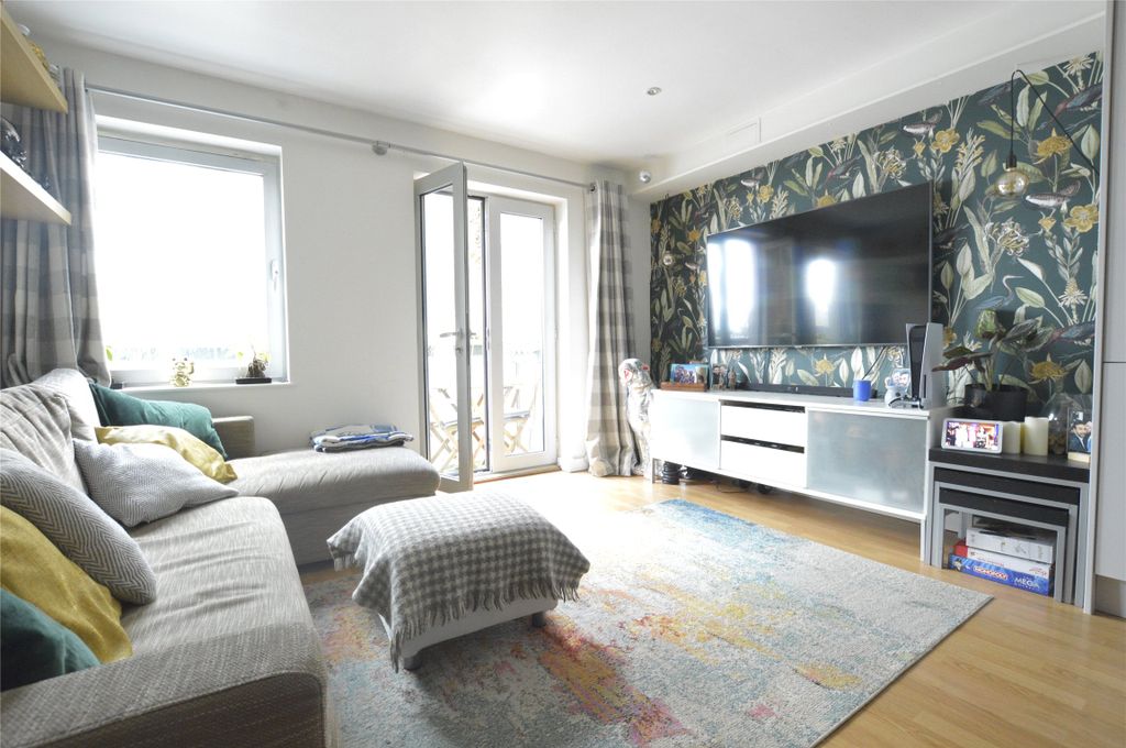 Property photo 1 of 10 Lounge