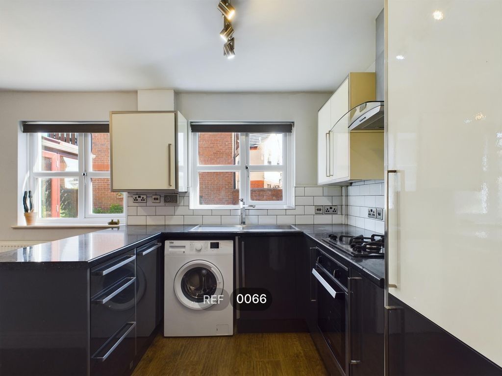 Property photo 2 of 17 Kitchen