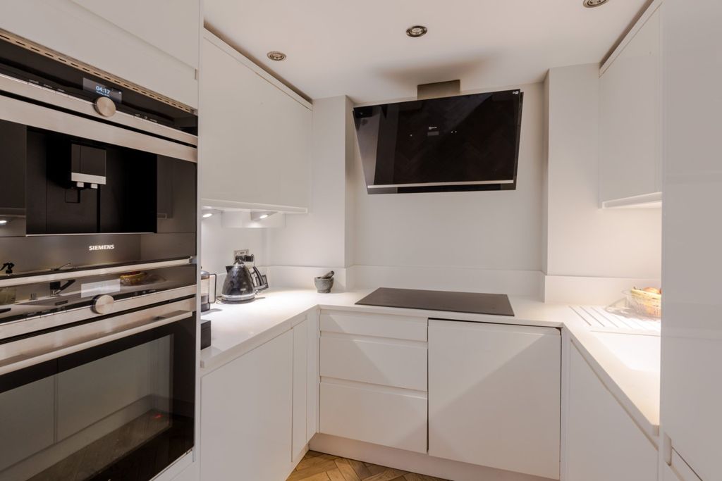 Property photo 3 of 9 Kitchen