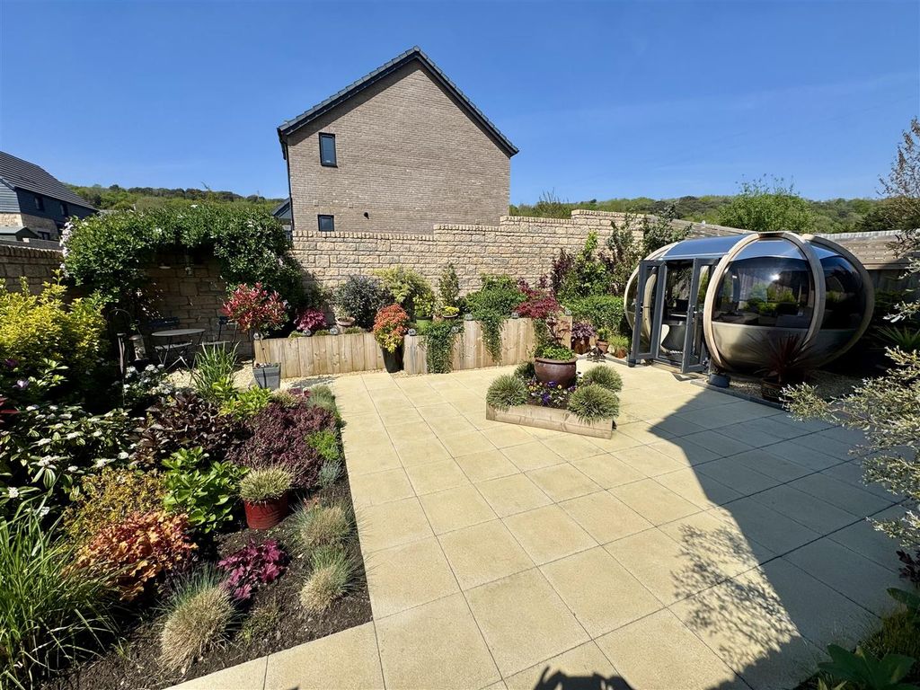 Property photo 3 of 24