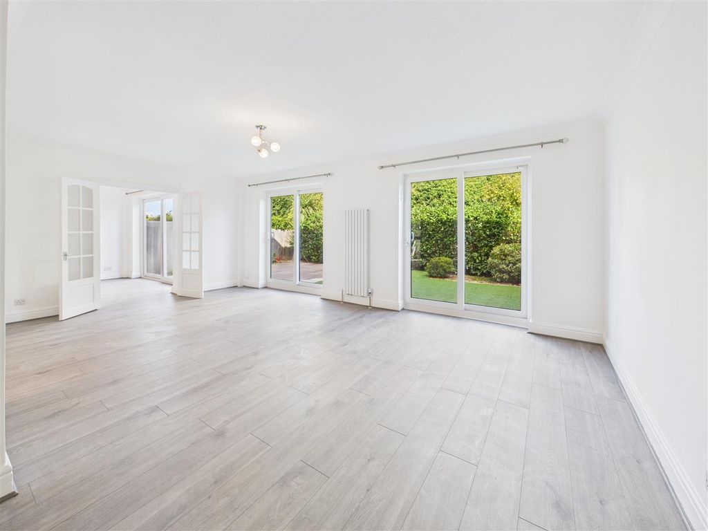 Property photo 2 of 27