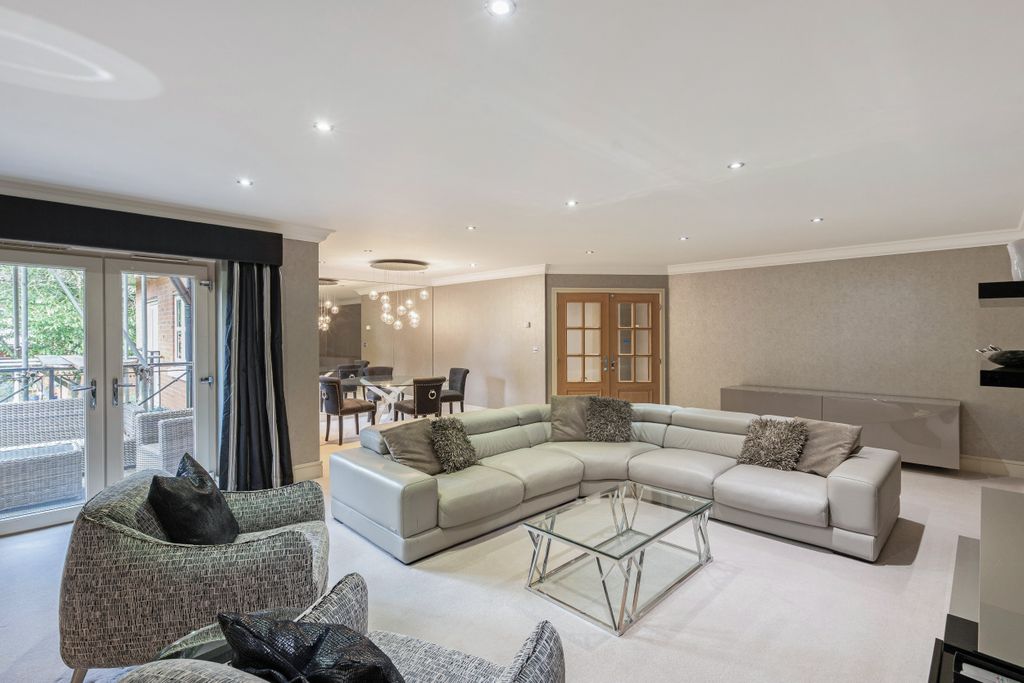 Property photo 3 of 11