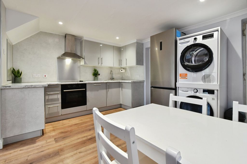 Property photo 3 of 17 Pbox-Img.Jpg