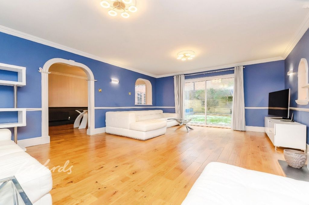 Property photo 2 of 15 Lounge