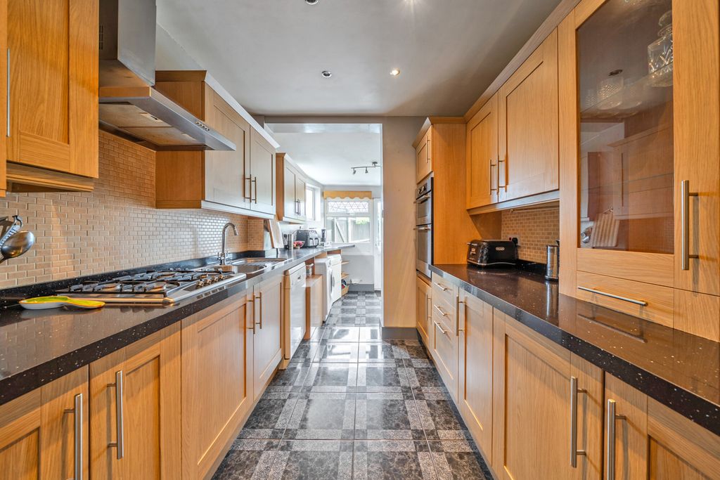 Property photo 3 of 21 Kitchen