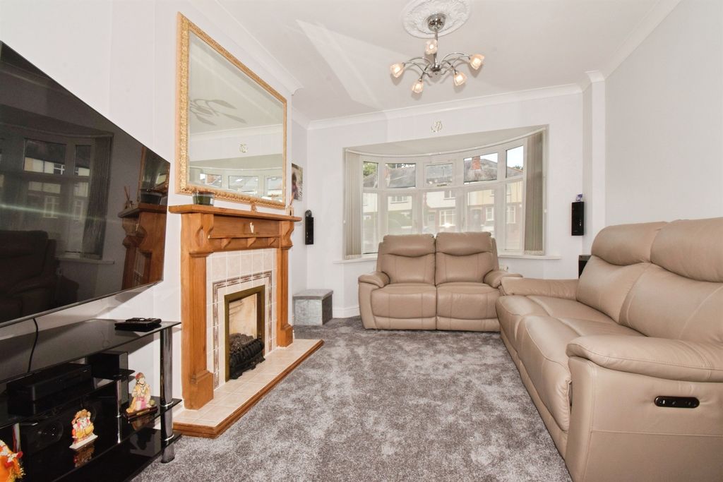 Property photo 2 of 17