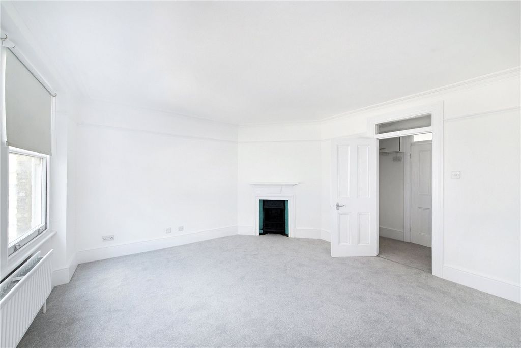 Property photo 1 of 10 Long Acre