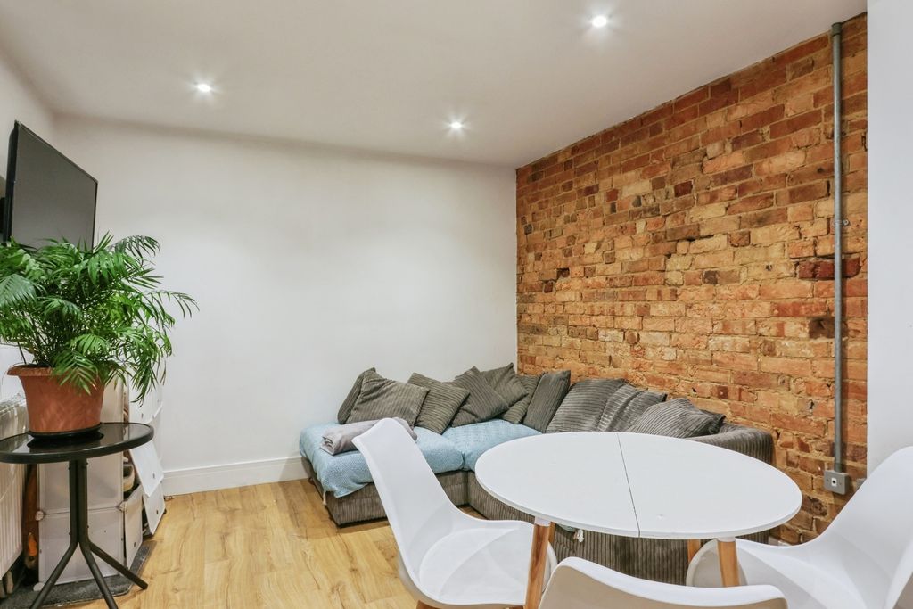 Property photo 3 of 18 Pbox-Img.Jpg