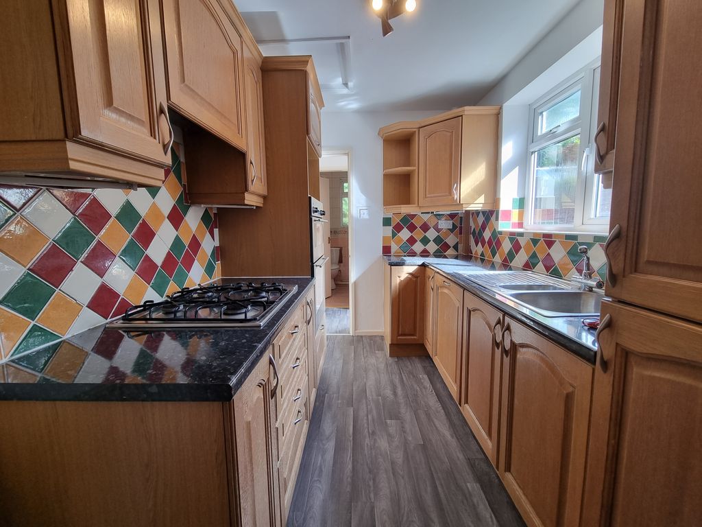 Property photo 2 of 11 Kitchen