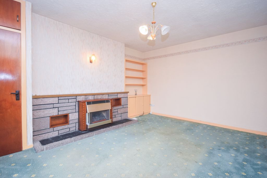 Property photo 3 of 23 Lounge