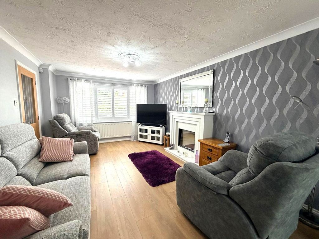 Property photo 2 of 28