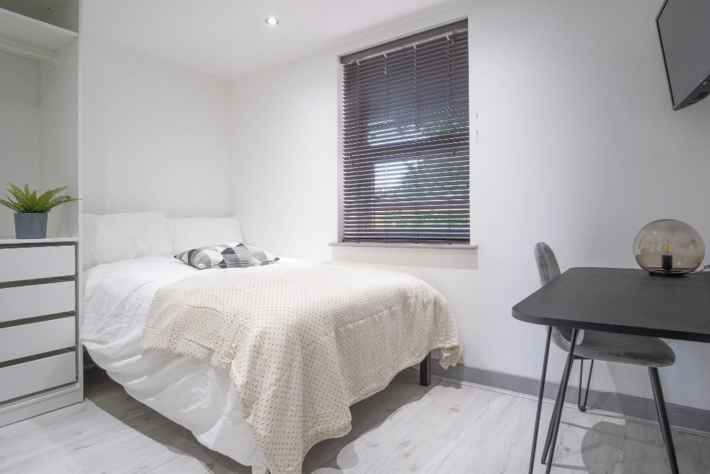 Property photo 1 of 13 Bright And Inviting Double Bedroom Featuring A Com...