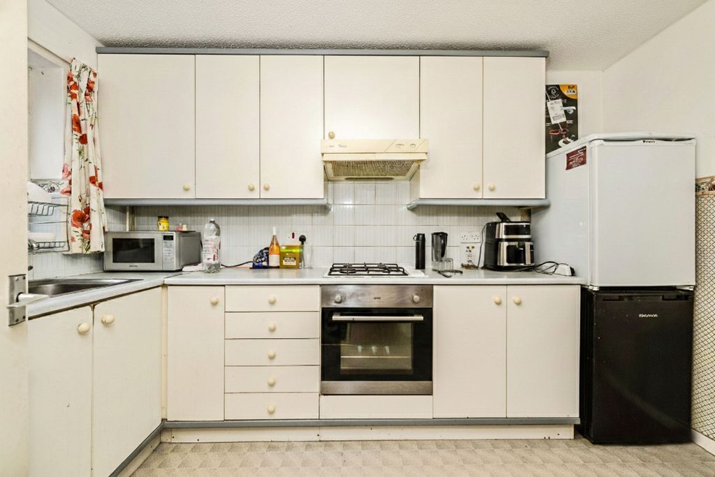 Property photo 3 of 7 Pbox-Img.Jpg