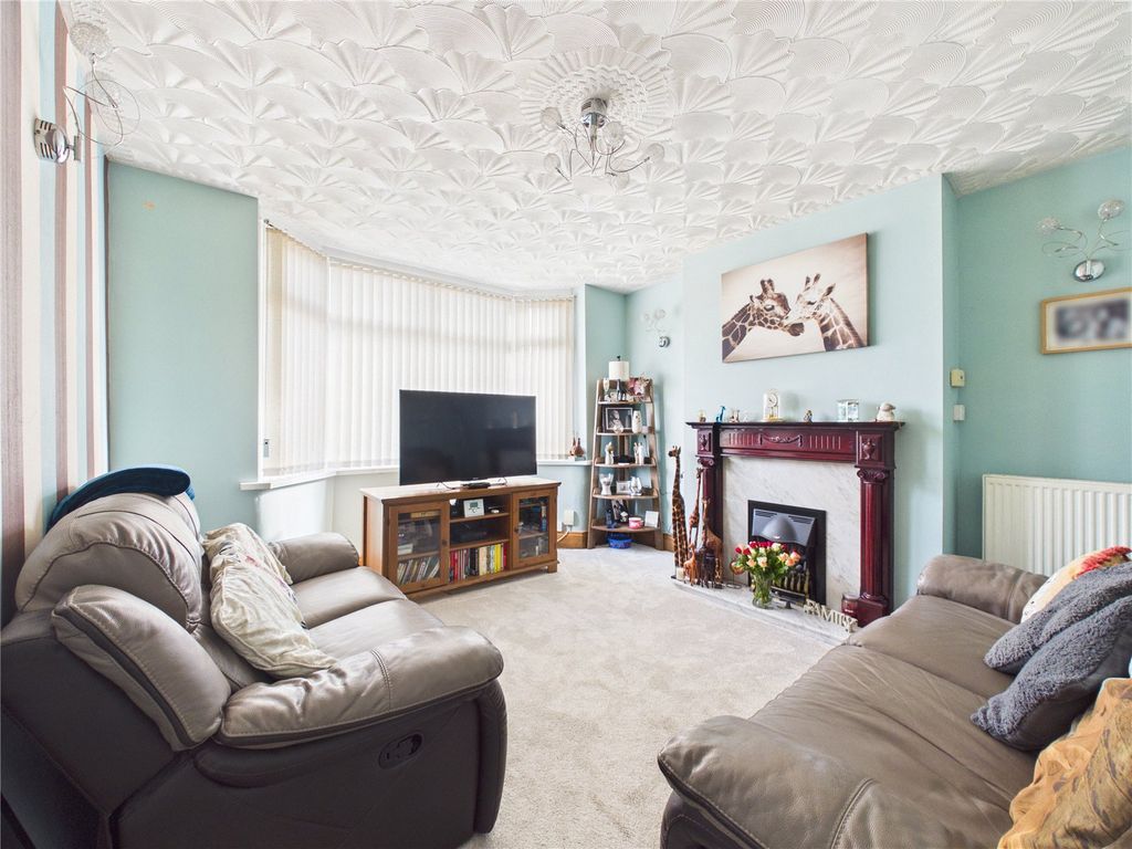 Property photo 2 of 16 Picture No. 13