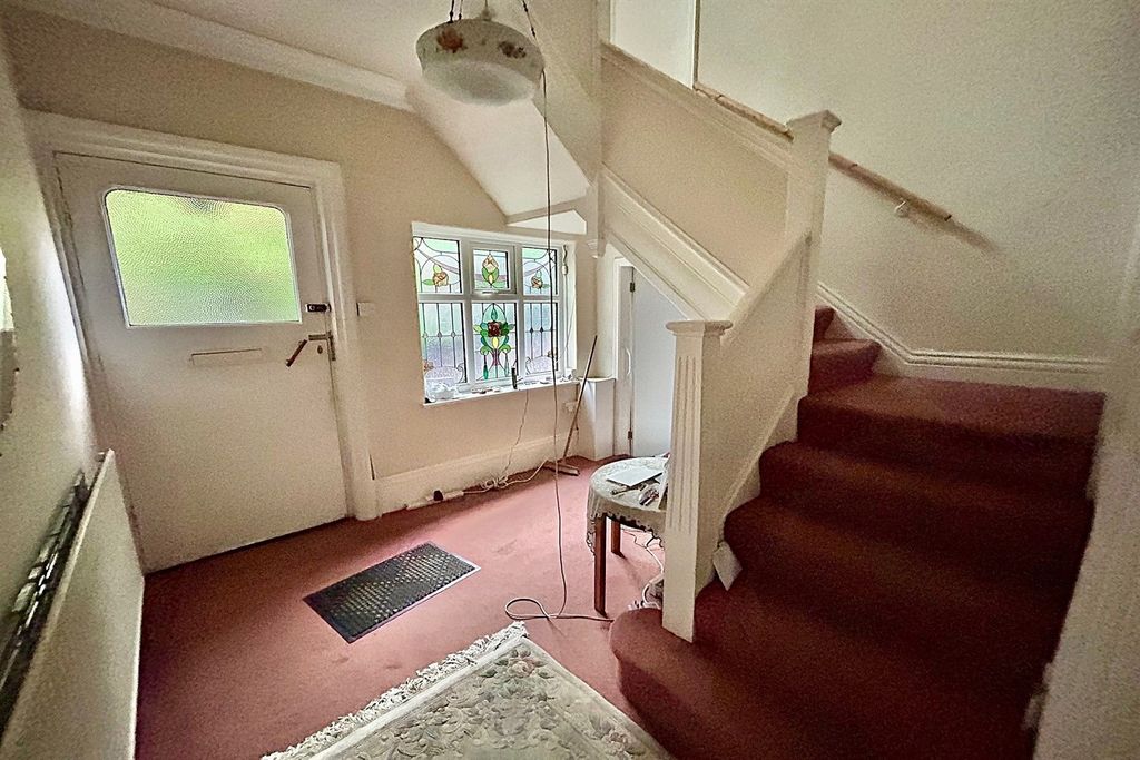 Property photo 2 of 14 Entrance Hallway