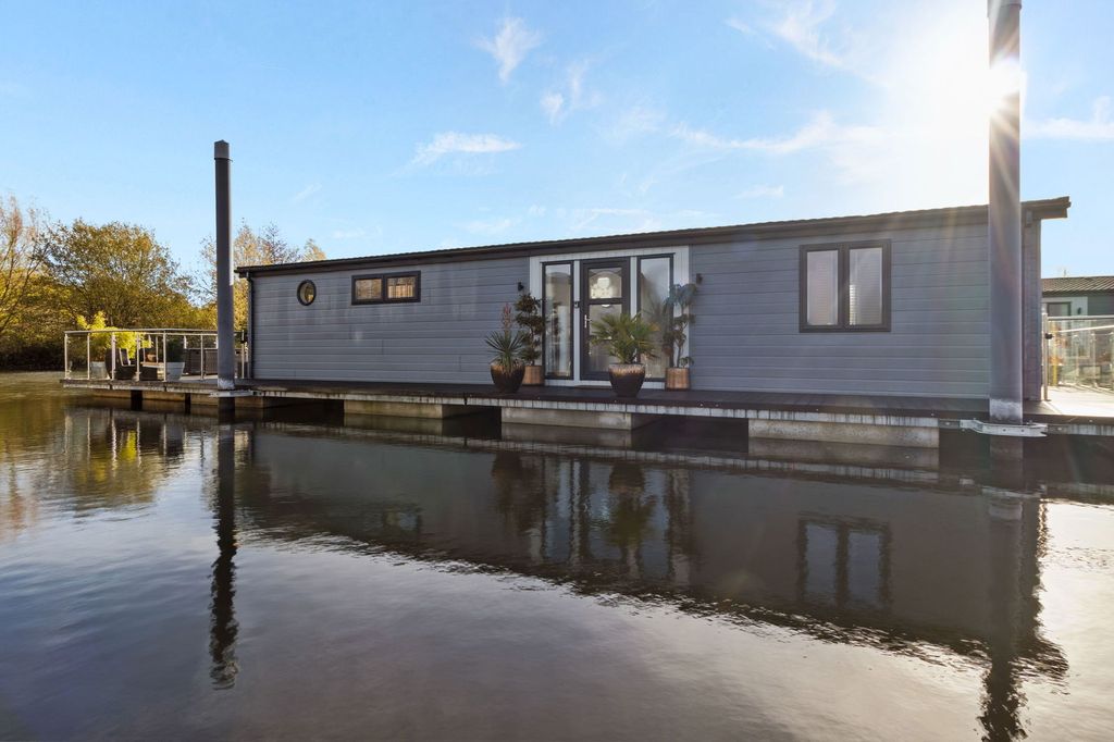 Property photo 2 of 22