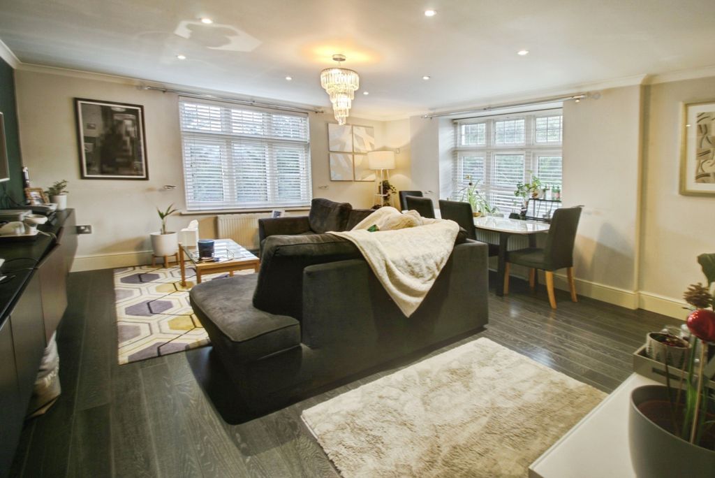 Property photo 2 of 17 Af95681E-5tv16