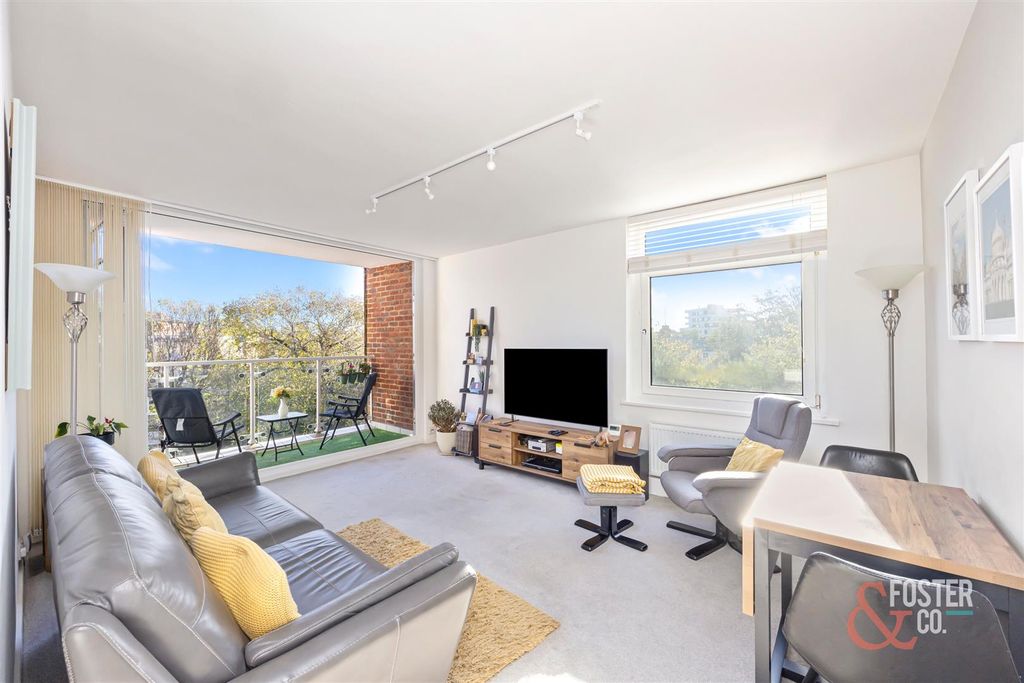 Property photo 2 of 18 The Drive 68-70, Drive Lodge, Flat 24-015.Jpg