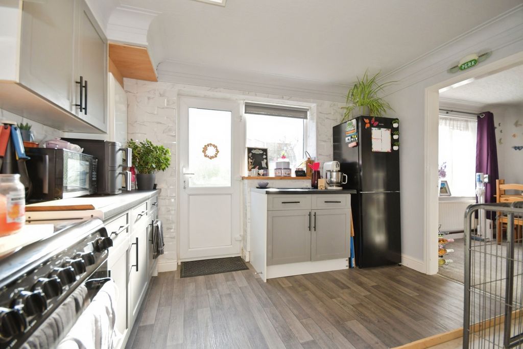 Property photo 2 of 19 Pbox-Img.Jpg