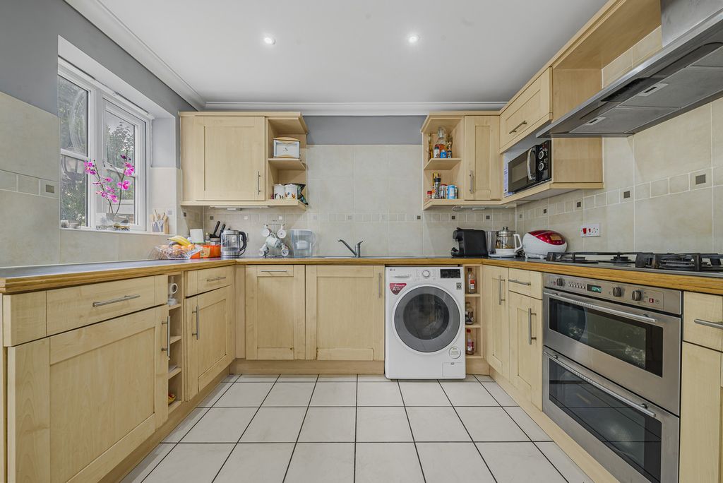 Property photo 3 of 27