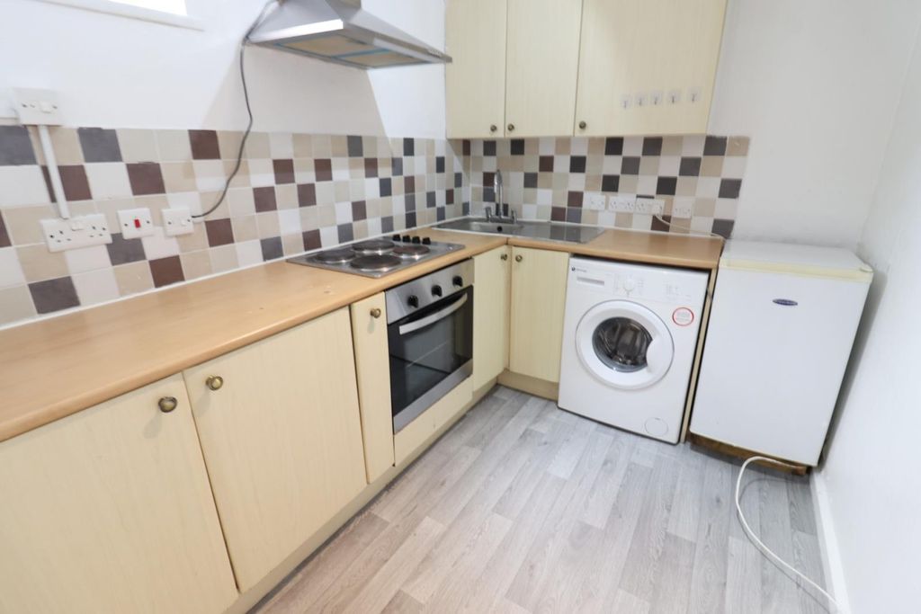 Property photo 2 of 4 Studio Flat For Rent